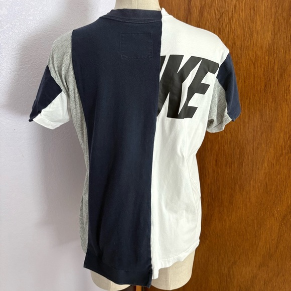 NIKEx SACAI sz XS Hybrid Tee Navy Blue Stripe Tshirt CD6311 White Gray - Picture 9 of 10